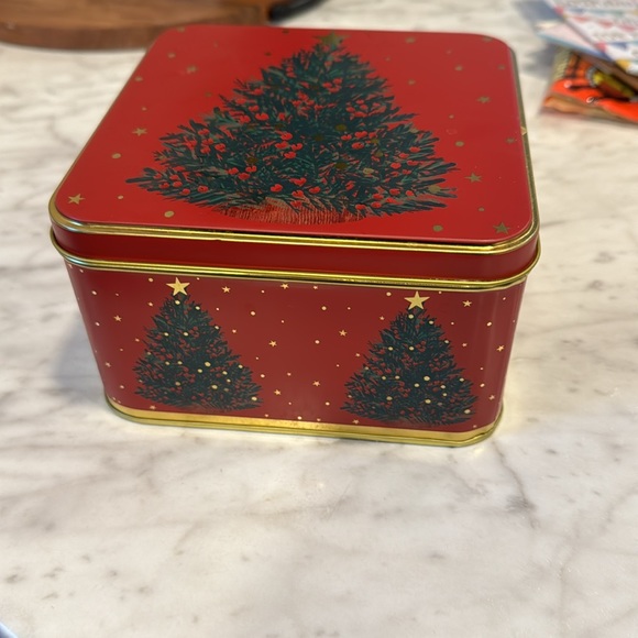 *Free* NWT Holiday Tin - Picture 2 of 4
